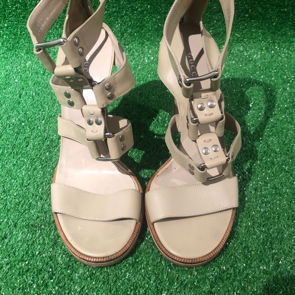 Gucci gladiator sandals size 39, no box. Pre owned - Picture 3 of 8